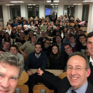 Quand Arnaud Montebourg part à la rencontre des étudiants de l’Ihedrea